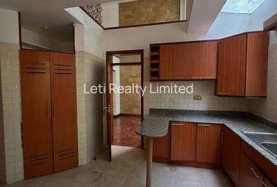 4 Bed Townhouse with En Suite in Kileleshwa - 4