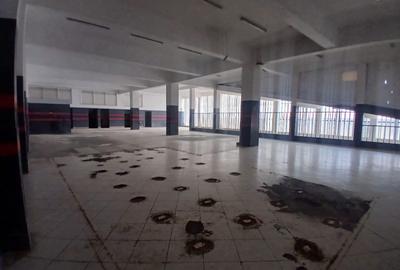 6,500 ft² Warehouse with Parking in Industrial Area - 2