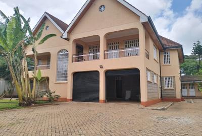 4 Bed Townhouse with En Suite at Lonetree - 2
