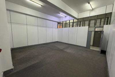 450 ft² Commercial Property with Service Charge Included at Baricho Road