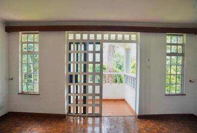 4 Bed Townhouse with En Suite in Rosslyn - 4