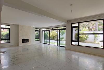 5 Bed House with En Suite at Lavington Green - 4