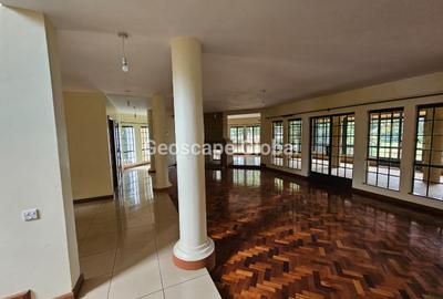 5 Bed House with En Suite in Runda - 2