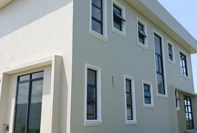 4 Bed Townhouse with En Suite at King'S Eood