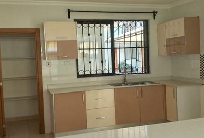 5 Bed Townhouse with En Suite in Syokimau - 2