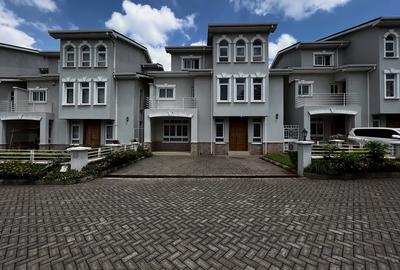 5 Bed Townhouse with En Suite at Lavington Green