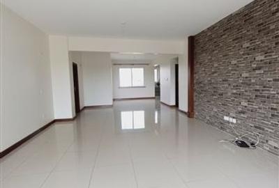 5 Bed Apartment with En Suite at 6Th Parklands