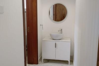 6 Bed Townhouse with En Suite in Lavington - 4