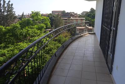 4 Bed Apartment with En Suite in Parklands