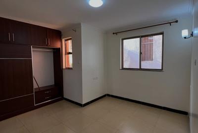 5 Bed Townhouse with En Suite in Lavington - 3