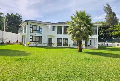 5 Bed House with En Suite in Runda - 2