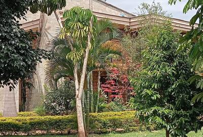 5 Bed House with En Suite at Nyari