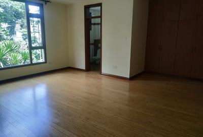 3 Bed Apartment with En Suite in Riverside