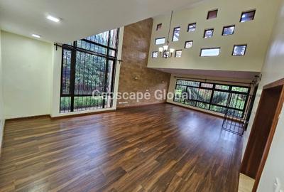5 Bed Villa with En Suite in Runda