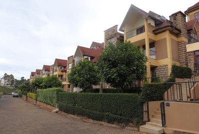 5 Bed Villa with En Suite in Redhill - 2