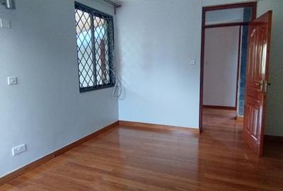 5 Bed Townhouse with En Suite at Lavington - 3