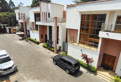 5 Bed Townhouse with En Suite at Lavington - 2