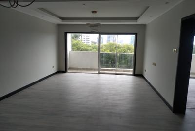 Serviced 3 Bed Apartment with En Suite in Riverside