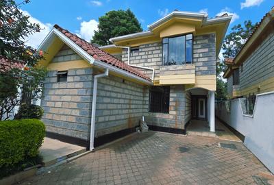 4 Bed House with En Suite in Lavington