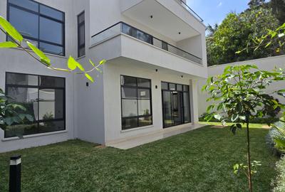 5 Bed Townhouse with En Suite at Lavington Green - 4