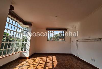 4 Bed House with En Suite in Nyari - 2