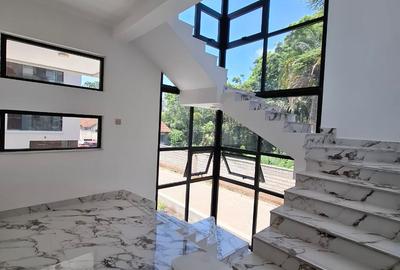 5 Bed Townhouse with En Suite in Lavington