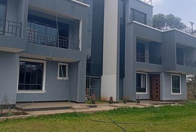 5 Bed House with En Suite in Garden Estate - 4