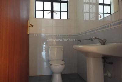 4 Bed Townhouse with En Suite in Lavington - 2