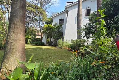 4 Bed House with En Suite in Runda