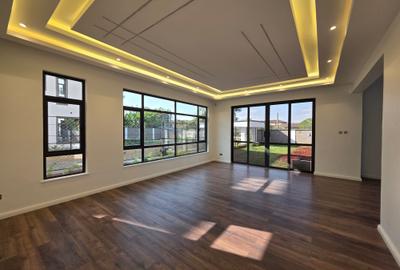 5 Bed Villa with En Suite in Lavington