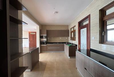 4 Bed Apartment with En Suite at General Mathenge