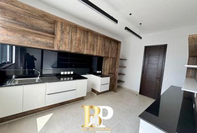 Serviced 5 Bed Apartment with En Suite in General Mathenge