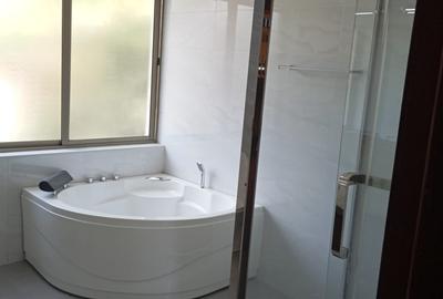 5 Bed Townhouse with En Suite in Lavington - 4