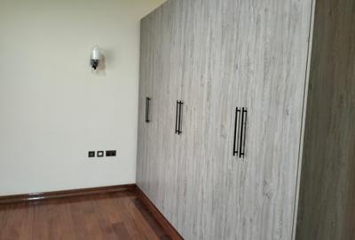 5 Bed Townhouse with En Suite in Thigiri