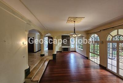 5 Bed House with En Suite in Spring Valley - 2