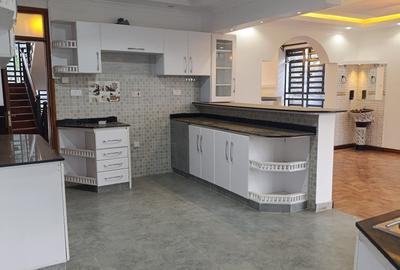 5 Bed Villa with En Suite at Mimosa Drive - 3