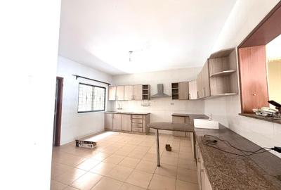 3 Bed Apartment with En Suite in Kileleshwa - 4