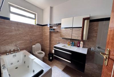Serviced 3 Bed Apartment with En Suite in Kileleshwa - 4