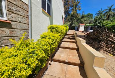 5 Bed House with En Suite at U.n