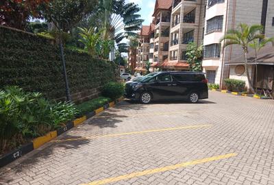 3 Bed Apartment with En Suite in Upper Hill - 4