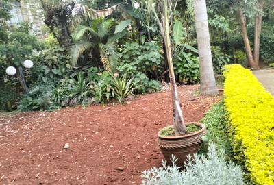 5 Bed Townhouse with En Suite in Lavington - 2