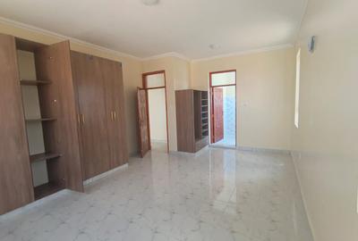 3 Bed House with En Suite in Kitengela - 2