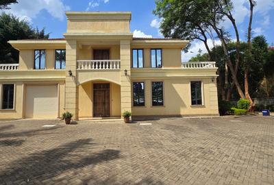 5 Bed House with En Suite at Whispers Avenue