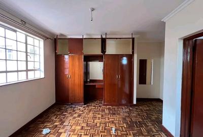 4 Bed Villa with En Suite in Lavington