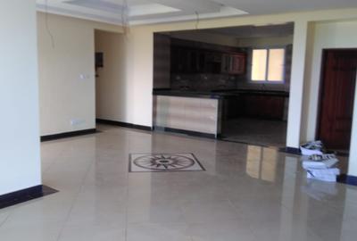 3 Bed Apartment with En Suite at Ar2497 - 2