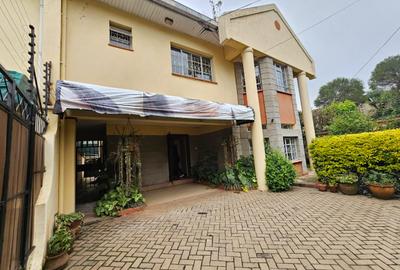 5 Bed House with En Suite in Lavington