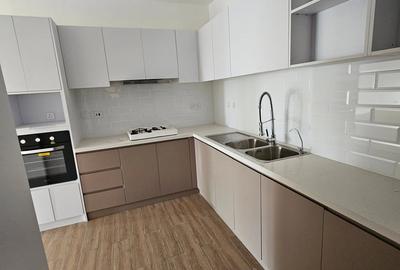 3 Bed Apartment with En Suite at Othaya Road - 3