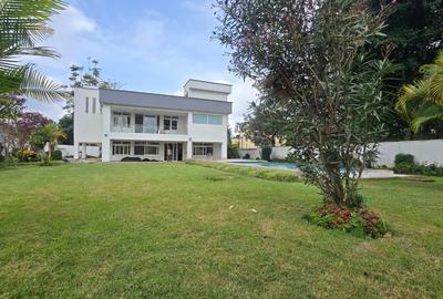 5 Bed House with En Suite in Runda - 3