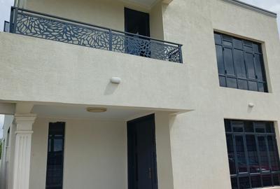 4 Bed Townhouse with En Suite at Membley