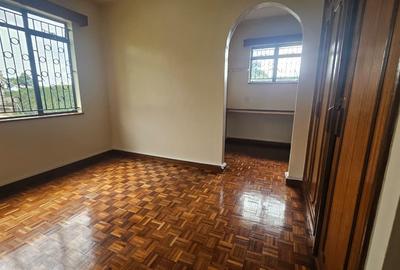 5 Bed House with En Suite in Runda - 4